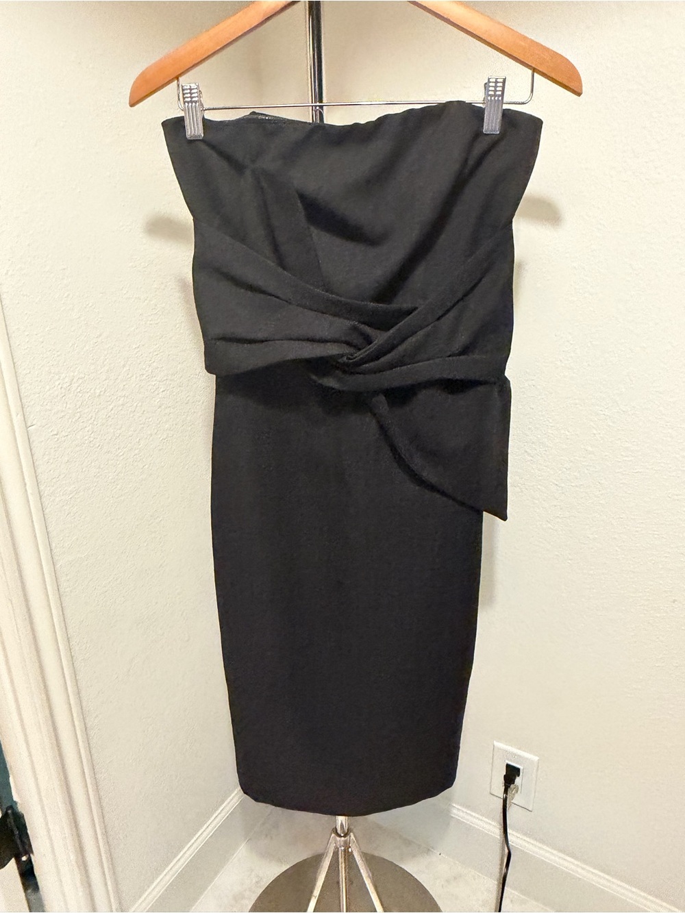 DO+BE Strapless Black Twist-Waist Sheath Dress